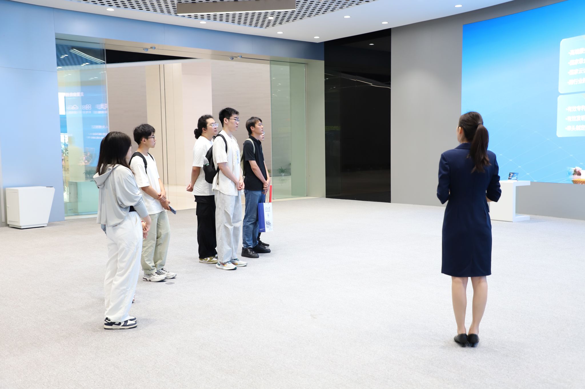 芯火相傳，浪潮之巔 微電子學(xué)院赴浪潮集團(tuán)開展“祖國需要 天大志愿”就業(yè)行專項(xiàng)實(shí)踐活動(dòng)